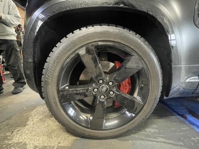 ランドローバー　ディフェンダー　タイヤ交換
旭川市・神楽・神楽岡・神居・西御料・東光・東神楽町・鷹栖町・美瑛町・東神楽町・他地域も大歓迎！