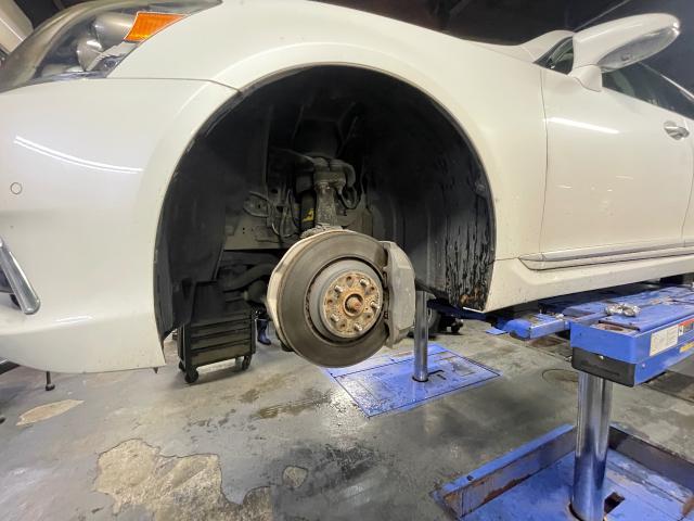 レクサス　ＬＳ　オイル交換、タイヤ交換
旭川市・神楽・神楽岡・神居・西御料・東光・東神楽町・鷹栖町・美瑛町・東神楽町・他地域も大歓迎！ 