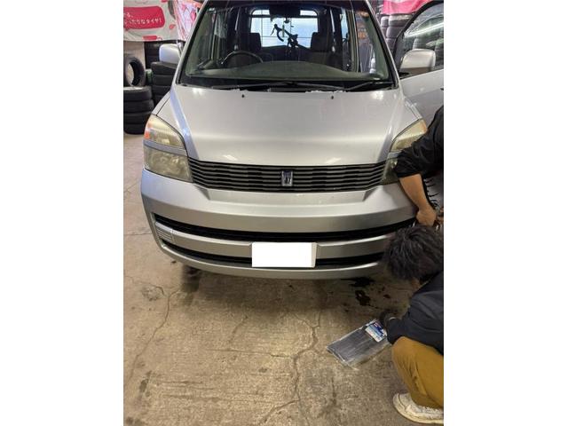 トヨタ　ヴォクシー　外装補修　仮付け