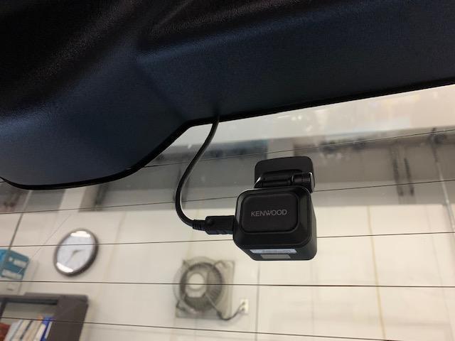 作業報告No.0887　現行ハイエースワゴンにドラレコ前後取付の巻