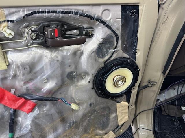 作業報告No.2884　ランドクルーザーにディスプレイオーディオ・ETC・バックカメラ
スピーカー取付の巻