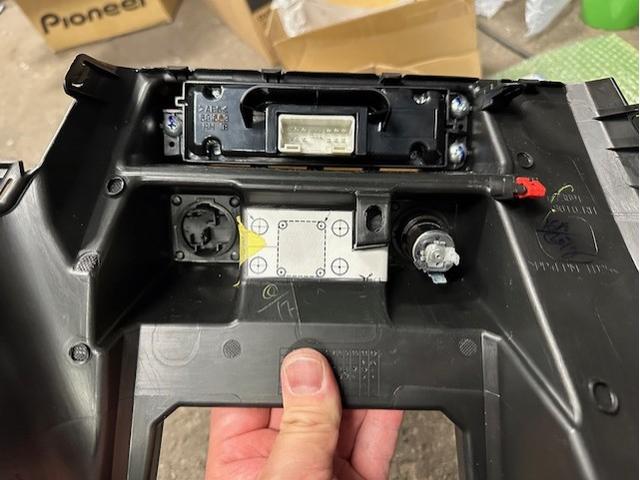 作業報告No.2886　ジムニーノマドにナビ・バックカメラ・ミラー型ドラレコ前後・ETC
HDMIポート取付の巻