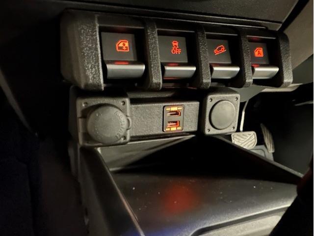 作業報告No.2886　ジムニーノマドにナビ・バックカメラ・ミラー型ドラレコ前後・ETC
HDMIポート取付の巻