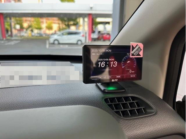 作業報告No.2905　新車フリードにミラー型ドラレコ前後・TVKIT・レーダー・オートパーキング
車速ロック取付・ホーン交換の巻