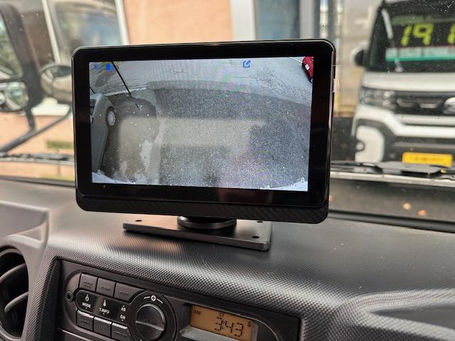 作業報告No.2921　ダイナトラックにバックカメラ取付の巻