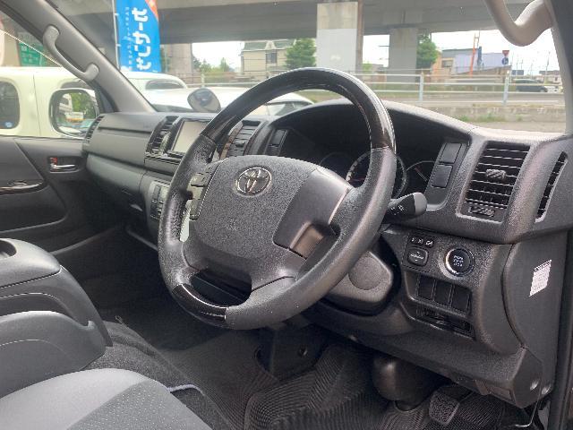 トヨタ ハイエース 入庫