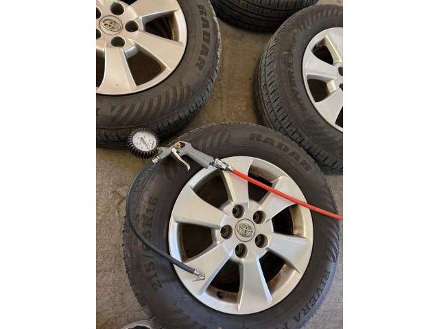 トヨタ　ヴェルファイア　タイヤ交換