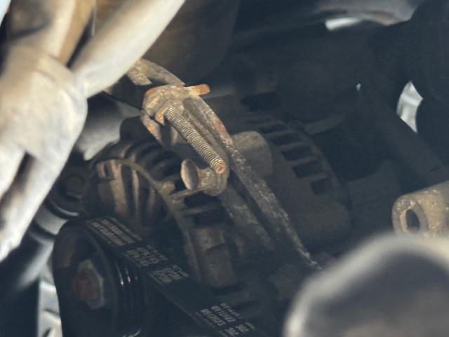 ダイハツ　ムーヴ　H25年　LA110S　電装系修理 オルタネーター交換