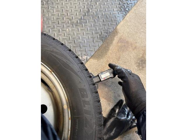 スバル　プレオプラス　タイヤ交換