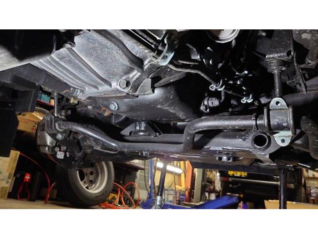 旅の安心を取り戻す！キャンピングカーの足回り整備！
トヨタ　カムロードCREAキャンピングカー　サスペンション・足回りパーツ取替　函館市　北斗市　七飯町