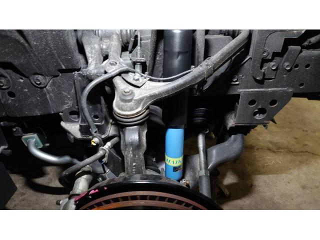 旅の安心を取り戻す！キャンピングカーの足回り整備！
トヨタ　カムロードCREAキャンピングカー　サスペンション・足回りパーツ取替　函館市　北斗市　七飯町