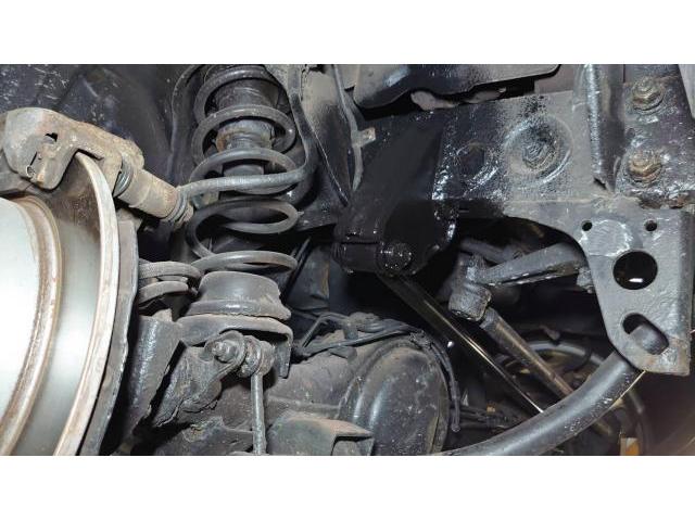 まっすぐ走らない？原因はラテラルロッドブラケット！
スズキ　ジムニー　足回り修理・整備　函館市　北斗市　七飯町