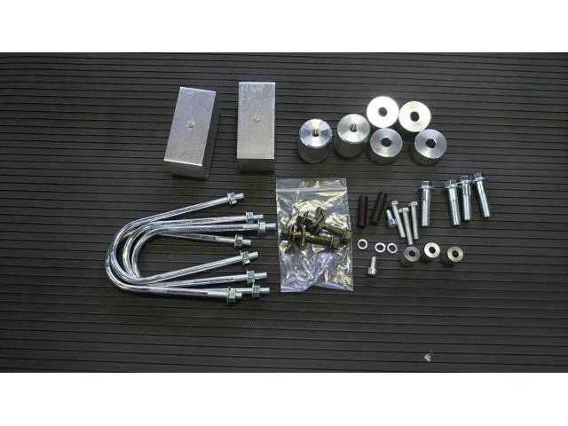 軽トラの見た目も走破性も劇的アップ！
スズキ　スーパーキャリイ　リフトアップキット取付　函館市　北斗市　七飯町