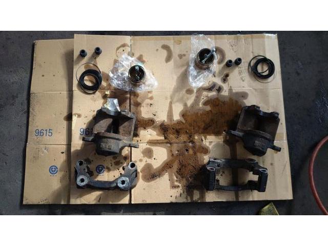 ブレーキの効きが蘇る！フロントキャリパーキット交換！
トヨタ　クラウン　ミッション・駆動系修理・整備　函館市　北斗市　七飯町