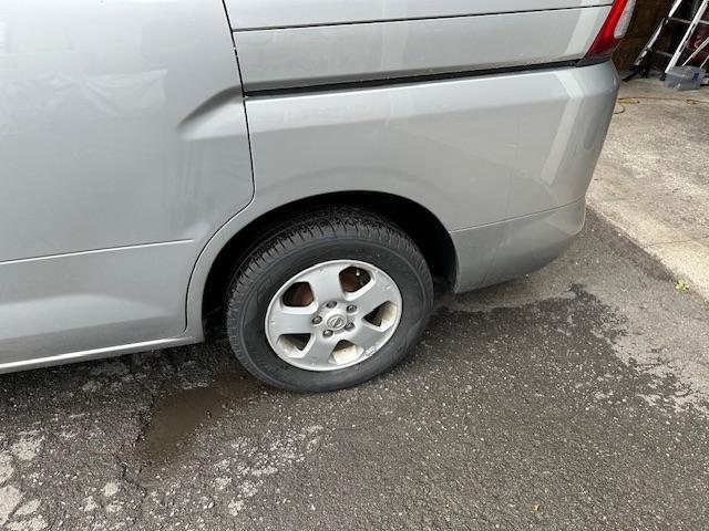 日産 セレナ 走行中や段差のとき後部からガタガタゴトゴト異音が 日産 セレナ 走行中や段差のとき後部からガタガタゴトゴト異音が