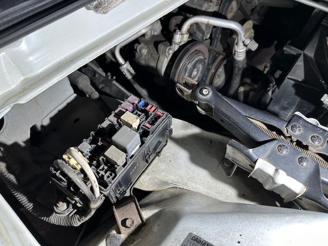 スモールランプ・ポジションランプ・イルミネーション点灯しない　ダイハツ　ハイゼットトラック　TE-S210P　平成19年式　ライト・ウィンカー類修理・整備