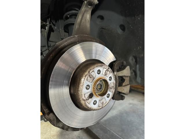 ＢＭＷ G30　５シリーズ523ｄ　ブレーキパッド・ブレーキローター交換　DIXCEL　ディクセル　ブレーキ・サスペンション・足回り修理・整備