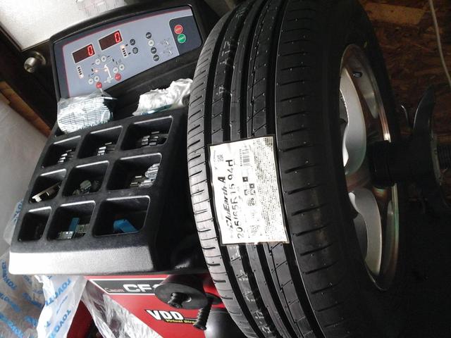 持ち込みタイヤ組み換え　205/65Ｒ15　４本