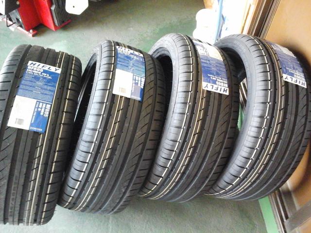 直送タイヤ組込　245/40Ｒ19　４本