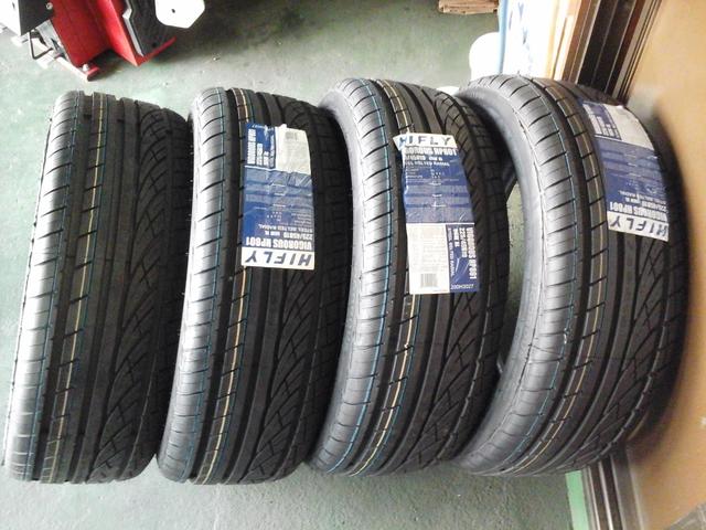 直送タイヤ組み換え　225/45Ｒ19　４本