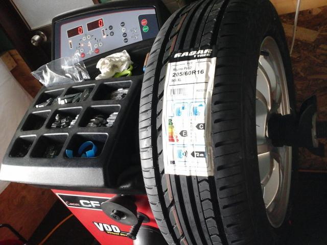 直送タイヤ組み換え　205/60Ｒ16　４本