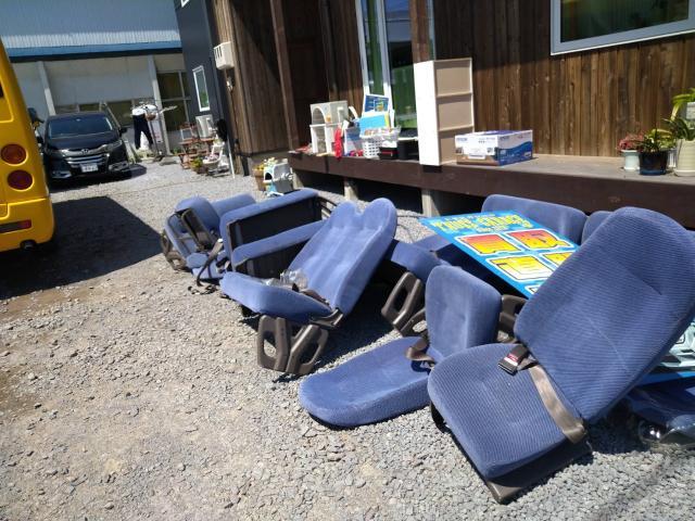 日産・ティーダ　三菱・ローザ