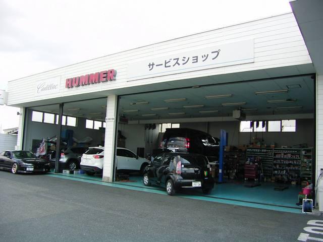 室内展示場には希少車をはじめとしたマツダの良質車を展示中！