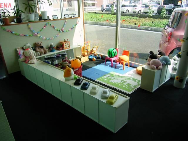 キッズスペースもございます！小さなお子様連れでも安心してご来店下さいませ！