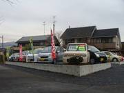 本社前の展示場にも特選車がずらり！他にも第一、第二展示場、コミコミ館にも多数展示しています☆