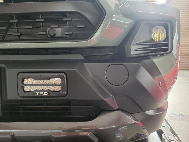 トヨタ RAV4 フロントバンパーガーニッシュ 取り付け承りました トヨタ RAV4 フロントバンパーガーニッシュ 取り付け承りました
