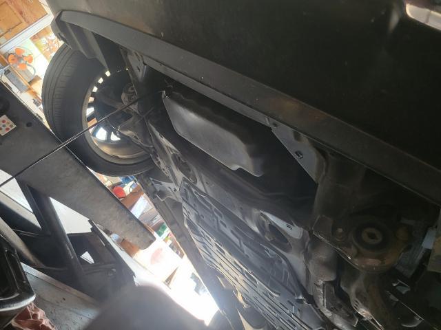 メルセデス・ベンツ　オイル交換承りました。
茨城県つくば市修理認証工場　外車、輸入車、国産車、アメ車、パーツ持ち込み取り付け、車検、修理、板金塗装、カスタム、メンテナンスのことならお任せください。