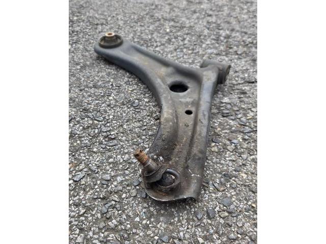 スズキ ワゴンRスティングレー サスペンション・足回り修理・整備承りました。茨城県つくば市修理認証工場、国産車、外車、アメ車、パーツ持ち込み取り付け(一部取付不可)車検、修理、板金塗装、カスタムのことならお任せください。