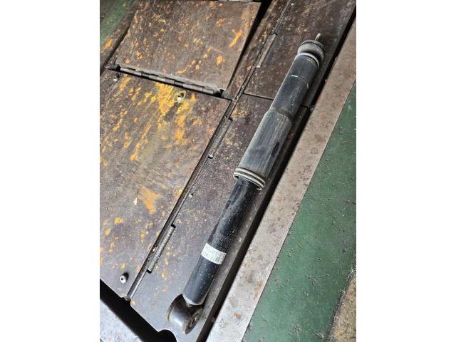 ホンダ　フィット　サスペンション・足回り修理・整備承りました。茨城県つくば市修理認証工場、国産車、外車、アメ車、パーツ持ち込み取り付け(一部取付不可)車検、修理、板金塗装、カスタムのことならお任せください。