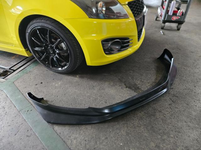 スズキ　スイフト　外装品・エアロパーツ取付承りました。茨城県つくば市修理認証工場、国産車、外車、アメ車、パーツ持ち込み取り付け(一部取付不可)車検、修理、板金塗装、カスタムのことならお任せください。