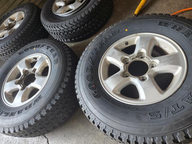 トヨタ　ランドクルーザー　ホイール・タイヤ交換承りました。茨城県つくば市修理認証工場、国産車、外車、アメ車、パーツ持ち込み取り付け(一部取付不可)車検、修理、板金塗装、カスタムのことならお任せください。