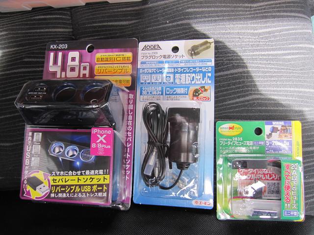 AZR70 VOXY USB　後部座席　使えるように　