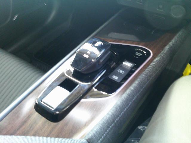 水戸市O様　ニッサン　ノートオーラ　ルームランプLED交換　オートパーキングブレーキ＆ブレーキホールドバックキャンセル キット　取付