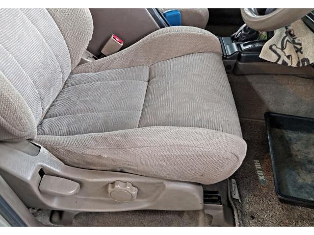 古河市K様　ハイラックスサーフ　運転席　シート　座面交換　弊社で部品をご用意しました