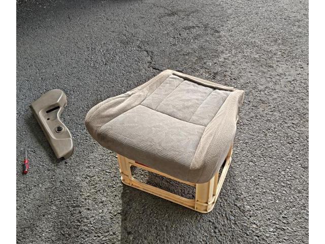 古河市K様　ハイラックスサーフ　運転席　シート　座面交換　弊社で部品をご用意しました