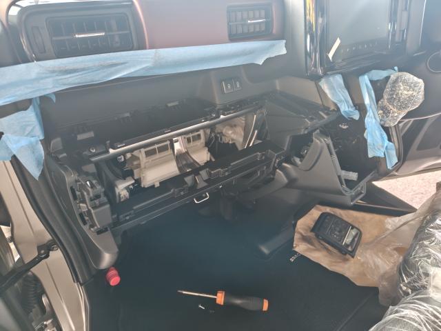 常陸太田市k様　スズキ　スペーシアカスタム　CDプレーヤー　取付　販売車の架装作業です