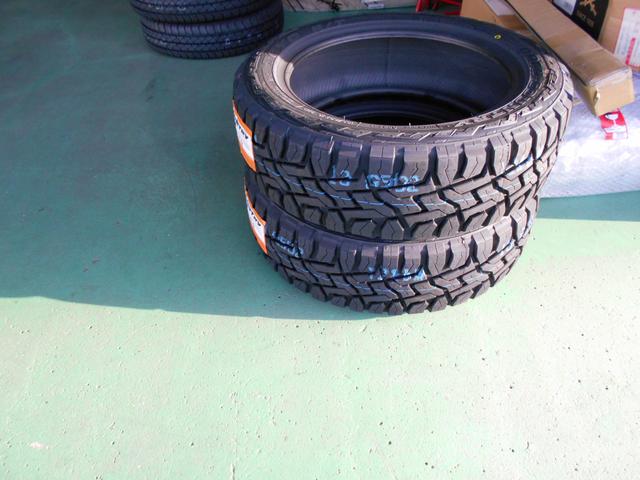 １５インチアルミ 車高上げでリフトアップしたＤＡ１７Ｗ エブリーワゴンにマットタイヤ取り付け　茨城県水戸市ひたちなか市　県央自動車販売水戸