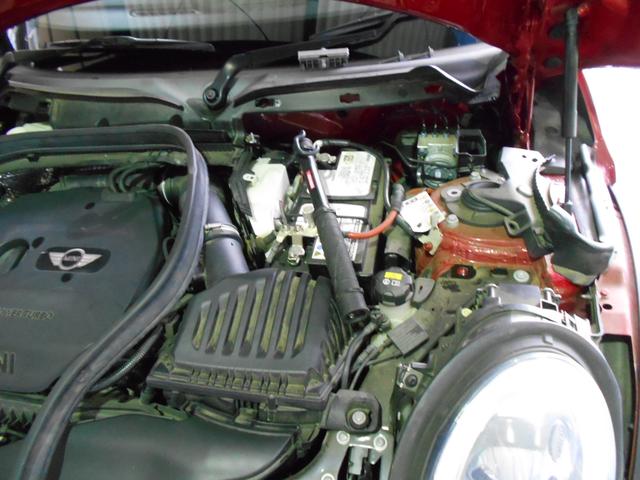 BMW MINI 法定点検 ブレーキ残量少ないのでブレーキパッド交換 バッテリー交換 １２ヶ月点検 輸入車の点検整備車検　部品交換できます