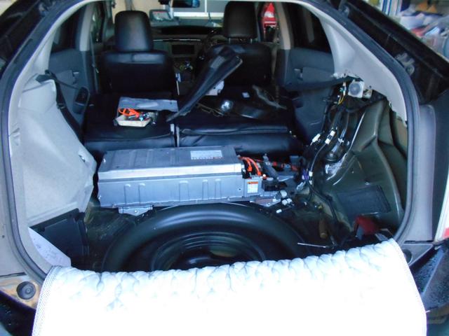 プリウスのハイブリッドバッテリーが機能しなくなった　バッテリーチェックランプ点灯　HVバッテリーリビルト品に交換　ブレーキパッド交換　リビルト品や中古品使います