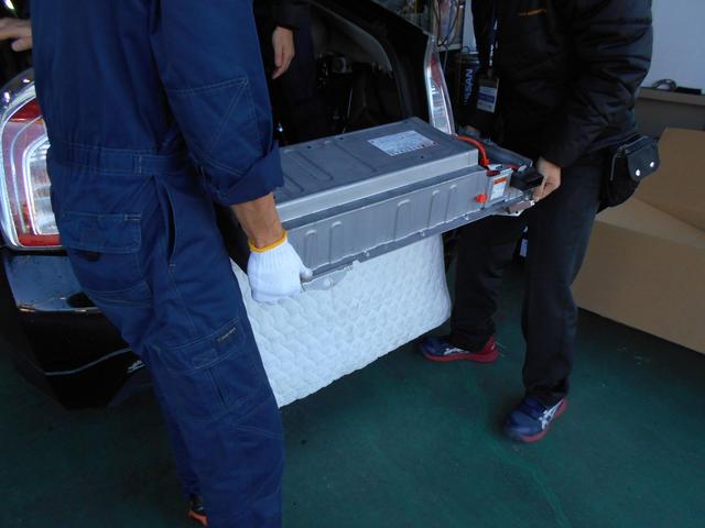 プリウスのハイブリッドバッテリーが機能しなくなった　バッテリーチェックランプ点灯　HVバッテリーリビルト品に交換　ブレーキパッド交換　リビルト品や中古品使います