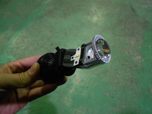 ヘッドライトをLEDバルブに交換　ヘッドライトを明るくしたい　ハスラーMR31S　LEDヘッドライト持ち込み取付　ヘッドライト光軸調整も実施　車検対応LED明るい！　プロジェクター式LEDバルブ　パーツ取付は県央自動車販売水戸へ