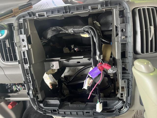 ダイハツ タント ナビ交換 ナビゲーション交換 持込交換 代車貸出無料 ご予約取付できます 電装パーツ持ち込み取付受付中