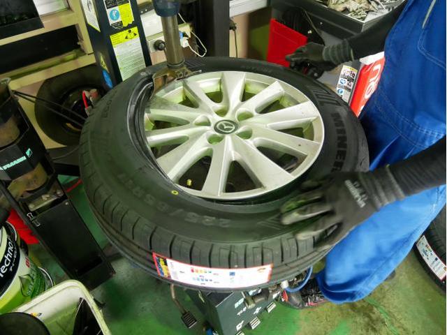 CX-5　雨の日のスリップ事故が増えてます、つるつるタイヤで雨天走行は非常に危険です、タイヤの点検見積り受けたまります。 