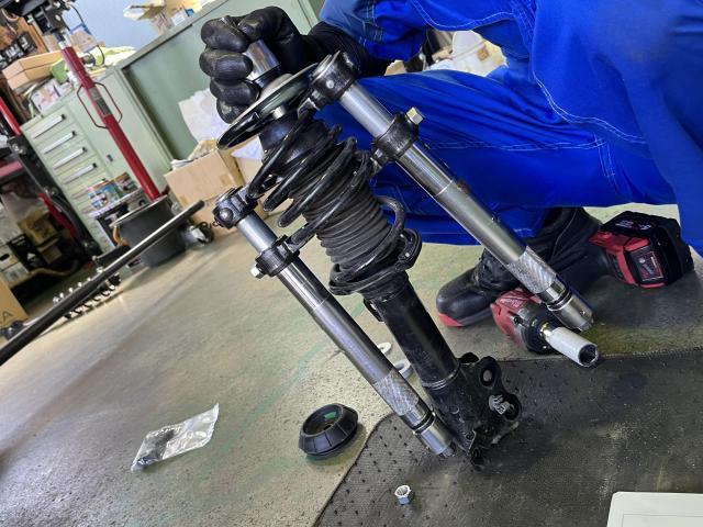 クロスビー 持ち込みリフトアップキット取り付け タイヤの角度・出幅を細かく調整 代車貸出無料