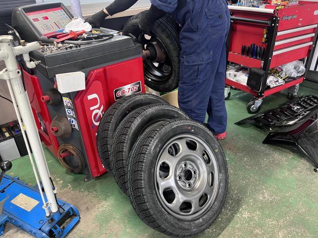 スタットレス交換 今年はご相談頂くことが早く予約が取りにくくなってます。シーズンになってからでは遅いです。