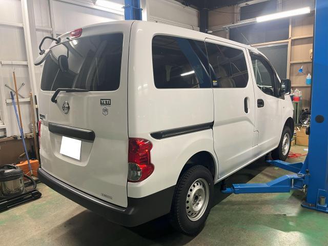 NV200 ルーフキャリア取付 組立途中で位置調整、位置決めができていないとゆるみの原因になります